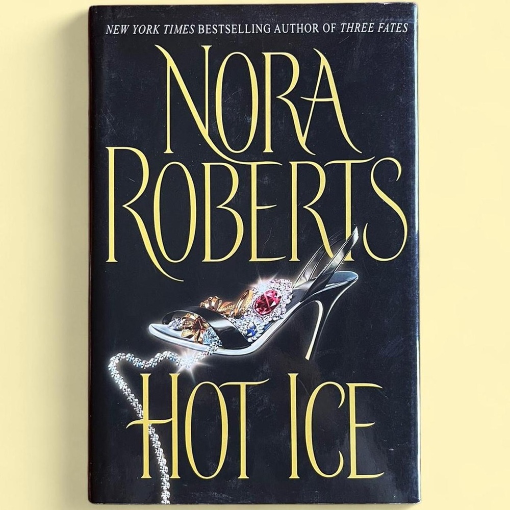 Hot Ice 🔥🧊 by Nora Roberts - Hardcover EUC